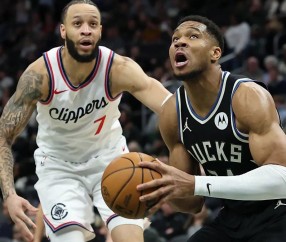 爱游戏官网app -关于转折点密尔沃基雄鹿绝杀压哨，NBA季后赛国际比赛日攻防权衡，媒体盛赞，阵容厚度经受考验的信息